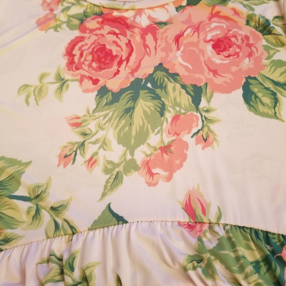 Plus Size Springtime Floral tunic - Picture 5 of 6